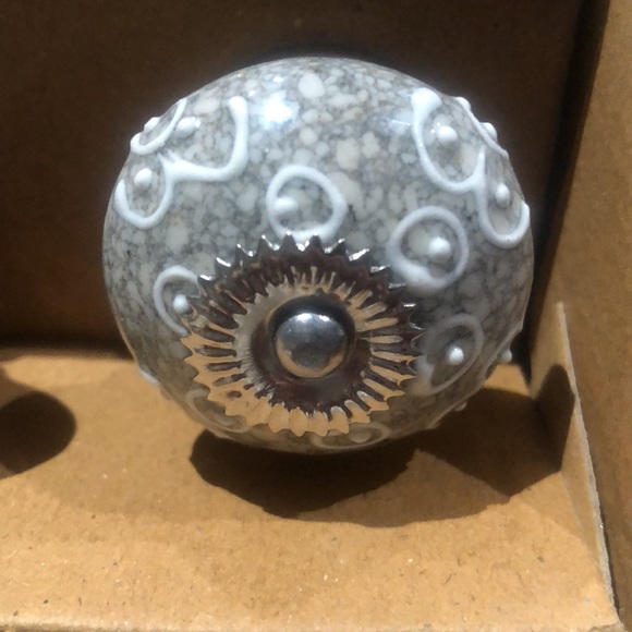 Drawers pull knob - Picture 3 of 3